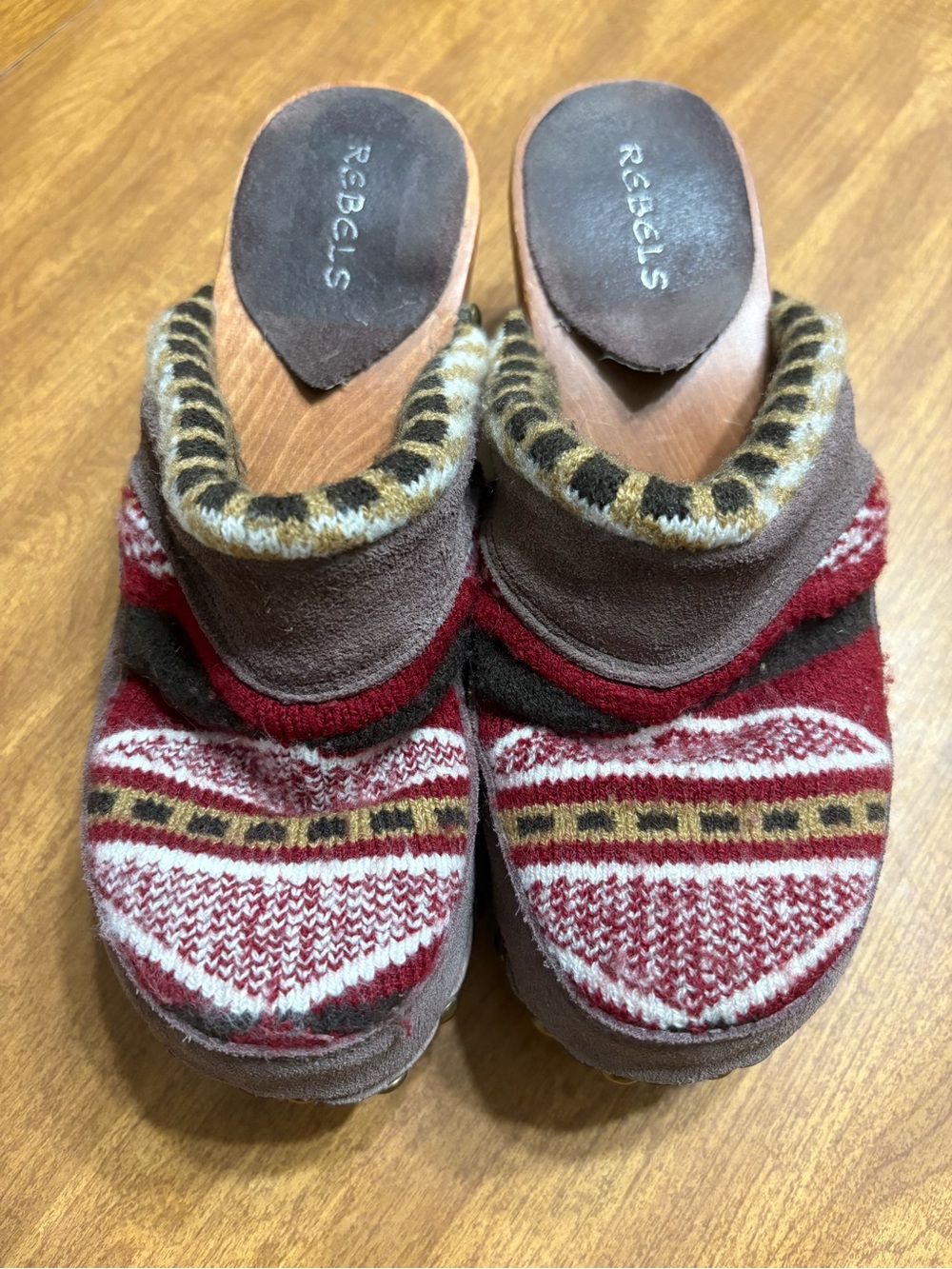 Women’s rebels red sweater pattern clogs size 6